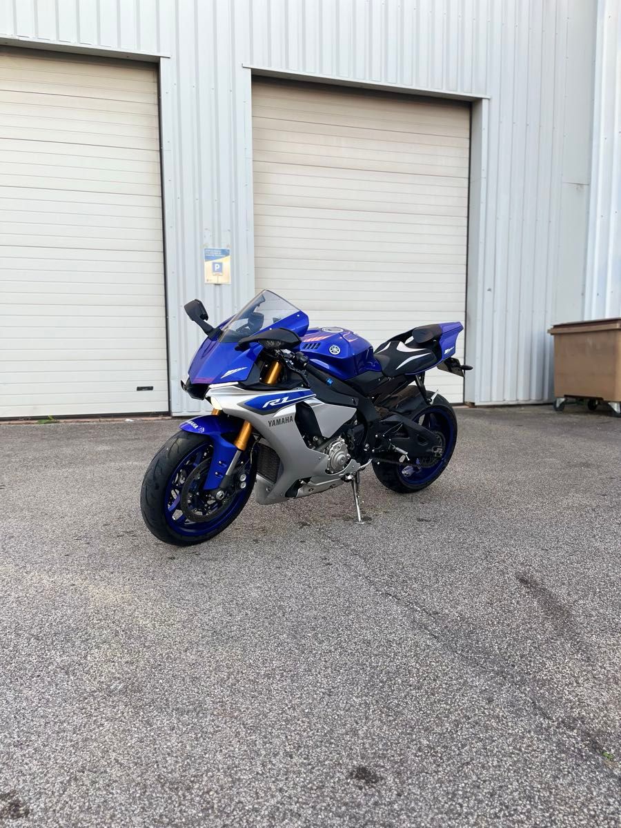 Yamaha r1